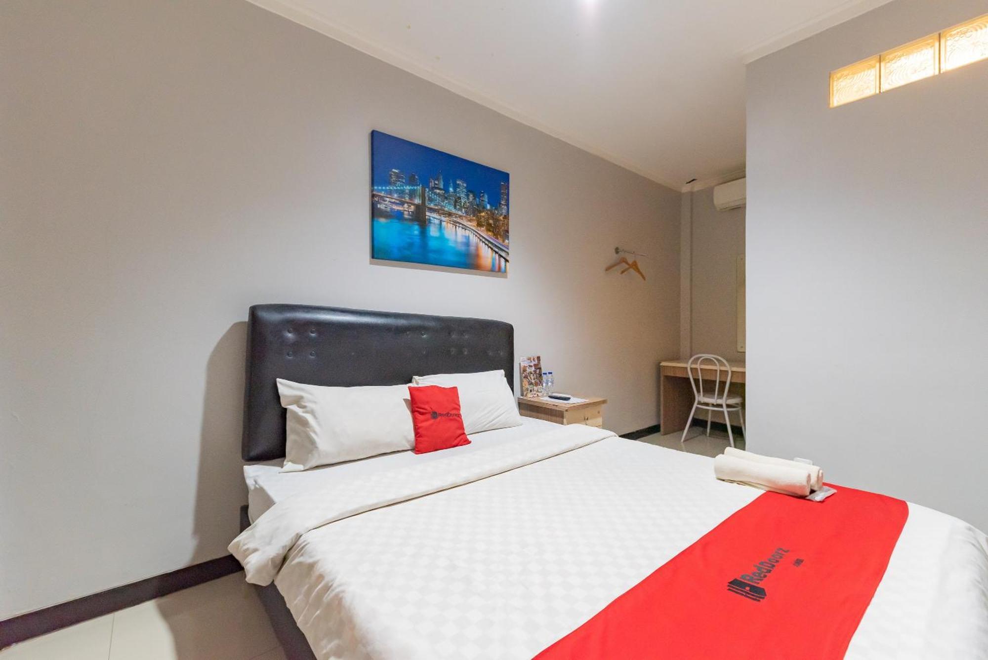 Reddoorz Near Botani Square Mall Богор Экстерьер фото